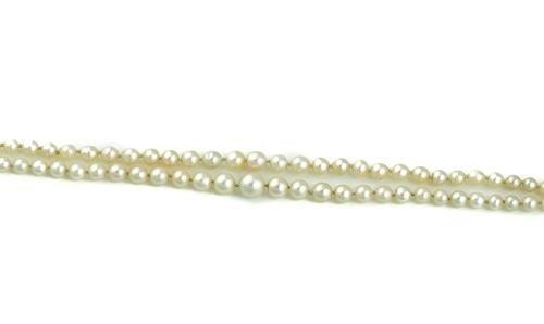 A TWO ROW NECKLACE OF UN-TESTED GRADUATED PEARLS