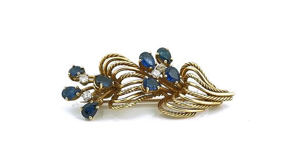 A GOLD, SAPPHIRE AND DIAMOND BROOCH