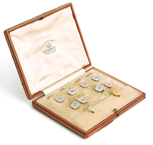 A GOLD AND PLATINUM, DIAMOND AND MOTHER-OF-PEARL GENTLEMAN'S DRESS SET