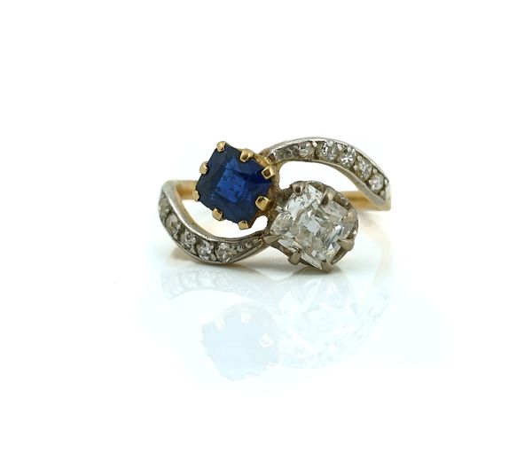 A GOLD, SAPPHIRE AND DIAMOND RING