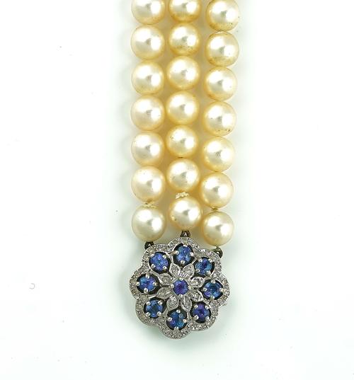 A THREE ROW NECKLACE OF UNIFORM CULTURED PEARLS