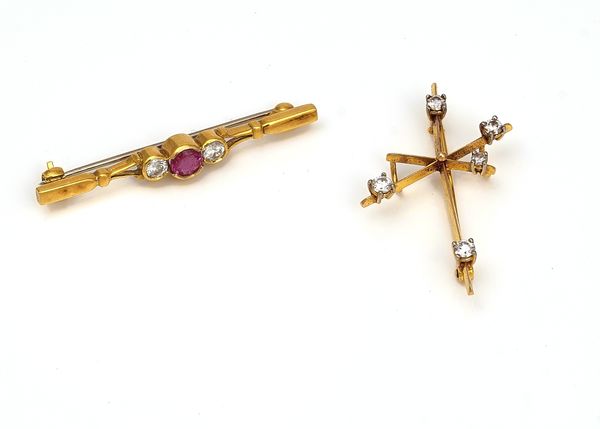 A RUBY AND DIAMOND BAR BROOCH AND A DIAMOND SOUTHERN CROSS BROOCH (2)