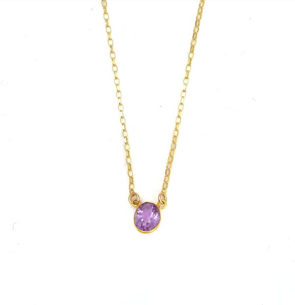 A 9CT GOLD AND AMETHYST PENDANT NECKLACE