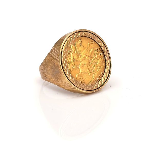 A 9CT GOLD MOUNTED HALF SOVEREIGN RING