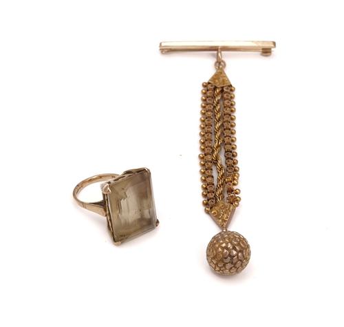 A GOLD FOB CHAIN AND A RING (2)