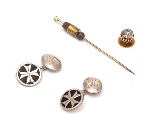 A GOLD, DIAMOND AND COLOURLESS GEM SET CLUSTER DRESS STUD AND A PAIR OF CUFFLINKS (2)