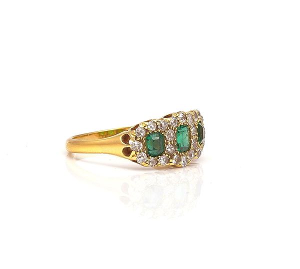 A GOLD, DIAMOND AND GARNET TOPPED GREEN DOUBLET RING