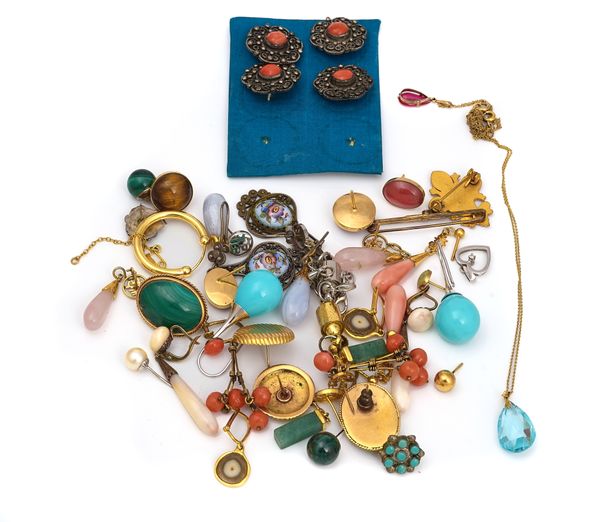 FIFTEEN PAIRS OF EARRINGS, FOUR ODD EARRINGS AND FURTHER ITEMS (QTY)