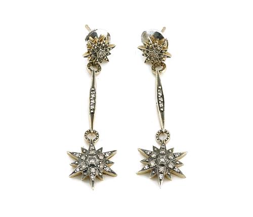 A PAIR OF 18CT GOLD AND DIAMOND SET PENDANT EARRINGS