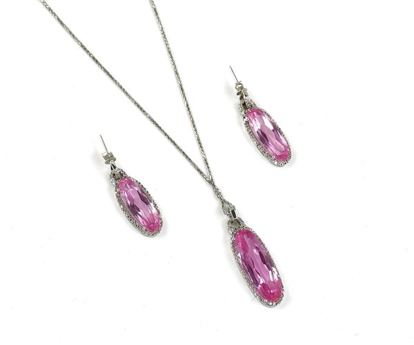 A SYNTHETIC PINK CORUNDUM AND DIAMOND SET PENDANT, NECKCHAIN AND PAIR OF EARRINGS