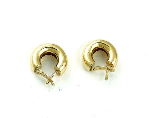 A PAIR OF GOLD EARRINGS
