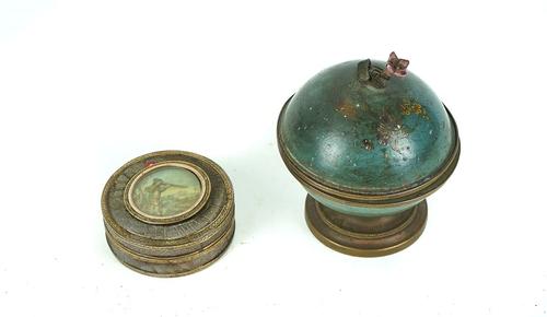 A EUROPEAN GILT-METAL MOUNTED TORTOISESHELL LINED SNUFF BOX (2)