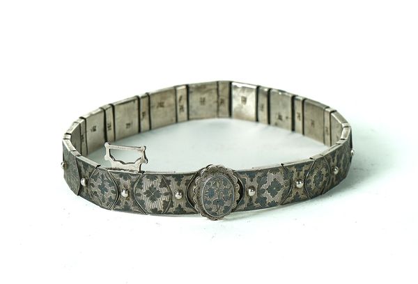 A SILVER AND NIELLO MOUNTED LEATHER DOG COLLAR