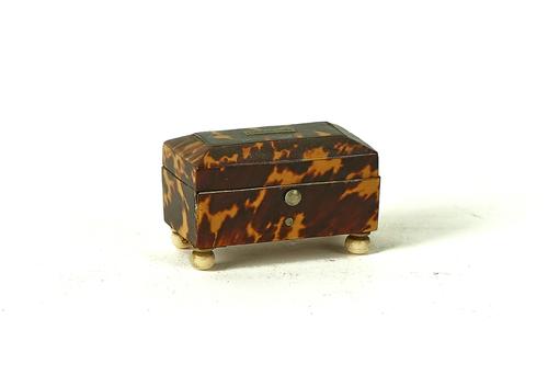 A REGENCY TORTOISESHELL VENEERED TRINKET BOX