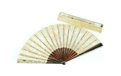 A FRENCH TORTOISESHELL MOUNTED LACE FAN