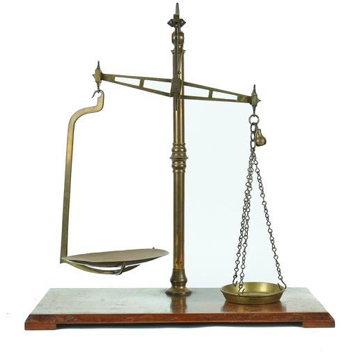 A SET OF BRASS WEIGHING SCALES