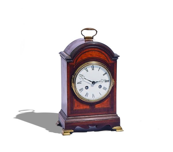 AN EDWARDIAN MAHOGANY, SATINWOOD, OUTLINED AND CHEQUER INLAID MANTEL CLOCK