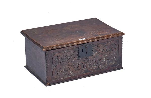 AN 18TH CENTURY RECTANGULAR OAK BOX