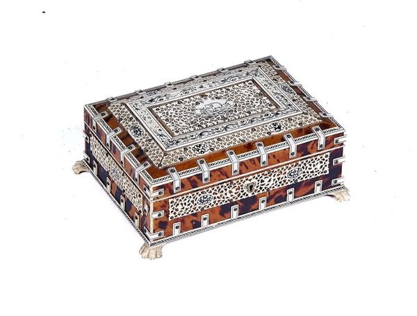 A LATE 19TH CENTURY ANGLO-INDIAN TORTOISESHELL, IVORY AND BONE CASKET