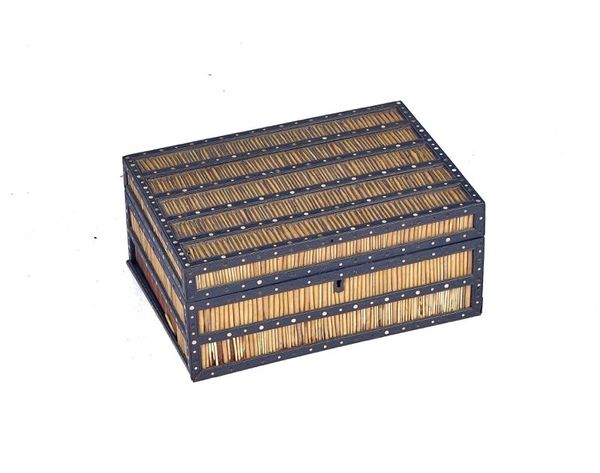 A  LATE 19TH CENTURY ANGLO-INDIAN EBONY AND PORCUPINE QUILL BOX