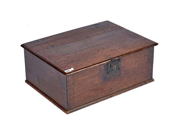 AN 18TH CENTURY OAK RECTANGULAR LIFT-TOP BOX