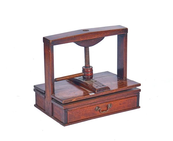 AN 18TH CENTURY MAHOGANY TABLE TOP BOOK PRESS