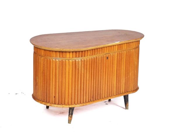 A MID-20TH CENTURY OAK  OTTOMAN