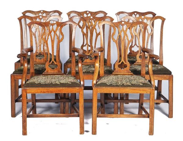 A SET OF EIGHT 18TH CENTURY STYLE MAHOGANY DINING CHAIRS (8)