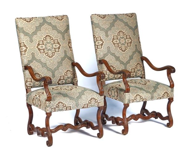 A PAIR OF 17TH CENTURY FLEMISH STYLE SQUAREBACK OPEN ARMCHAIRS (2)