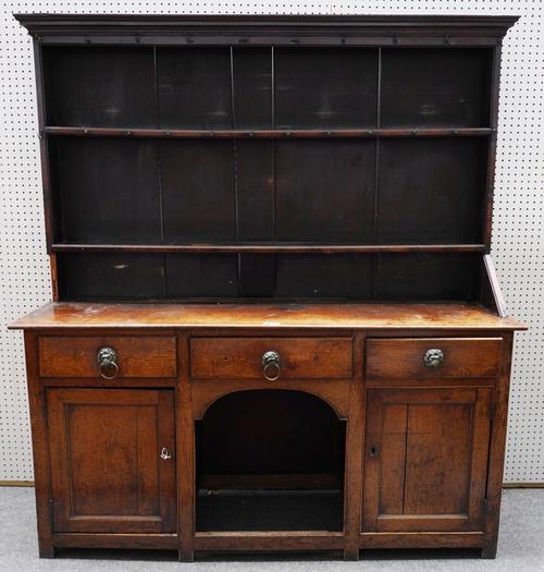 AN 18TH CENTURY OAK DOG KENNEL DRESSER