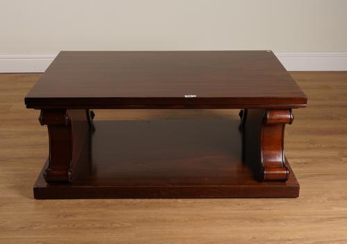 A LATE 20TH CENTURY MAHOGANY COFFEE TABLE