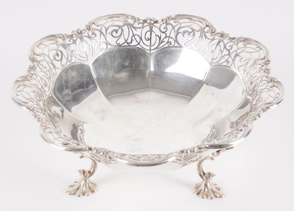 A SILVER SHAPED CIRCULAR BOWL