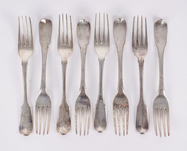 EIGHT SILVER FIDDLE PATTERN TABLE FORKS (8)