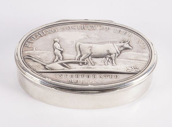 AN IRISH SILVER FARMING SOCIETY OVAL PRESENTATION SNUFF BOX