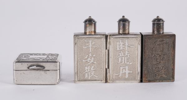 A CHINESE VINAIGRETTE AND A CHINESE TRIPLE SECTION SCENT BOTTLE (2)