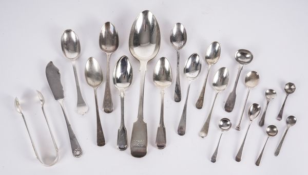 A GROUP OF SILVER FLATWARE (20)