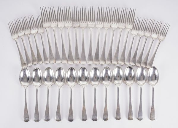 A GROUP OF SILVER OLD ENGLISH PATTERN TABLE FLATWARE (34)