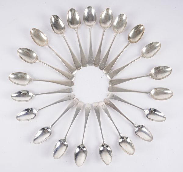 A GROUP OF SILVER TEASPOONS (QTY)