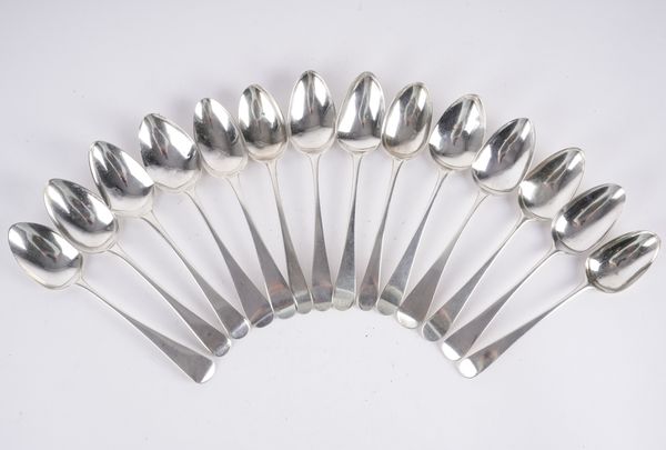 FOUR MATCHING SILVER OLD ENGLISH PATTERN DESSERT SPOONS AND TEN FURTHER SPOONS (14)