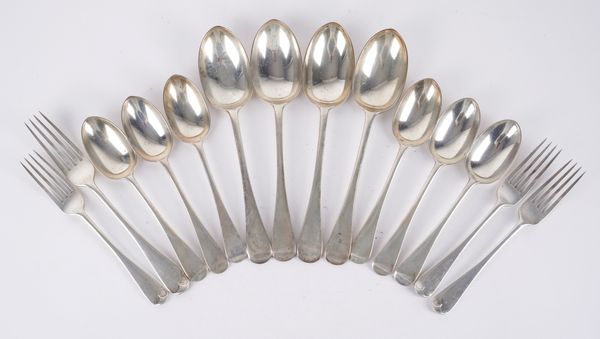 A GROUP OF SILVER OLD ENGLISH PATTERN TABLE FLATWARE