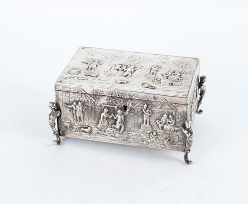 A CONTINENTAL RECTANGULAR HINGE LIDDED BOX