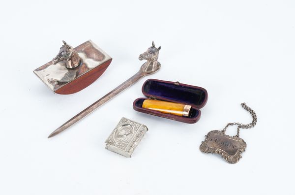 A SILVER MOUNTED DESK BLOTTER AND FOUR FURTHER ITEMS (5)