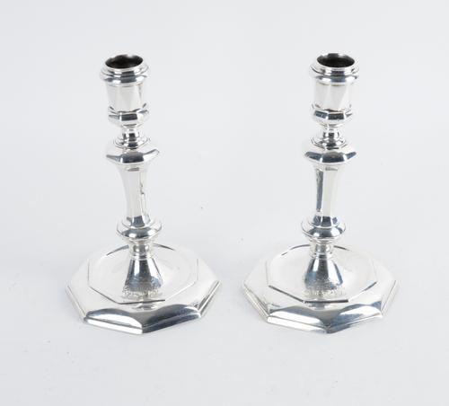 A PAIR OF GEORGE I BRITANNIA STANDARD SILVER CANDLESTICKS