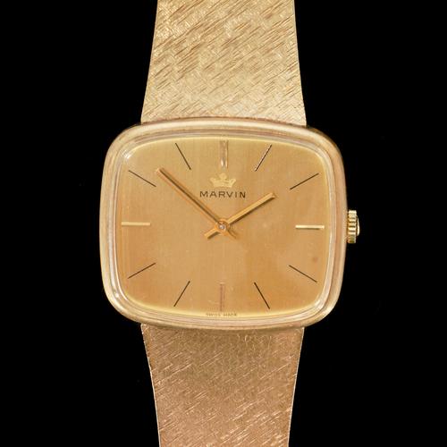 A MARVIN 9CT GOLD GENTLEMAN'S BRACELET MANUAL WIND WRISTWATCH