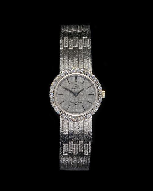 OMEGA: A LADIES WHITE GOLD DIAMOND-SET "CONSTELLATION" MANUAL WIND WRISTWATCH