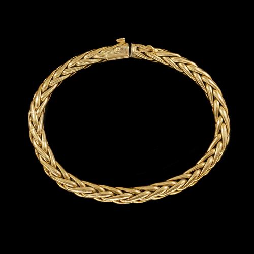 A FRENCH GOLD TWISTED LINK BRACELET