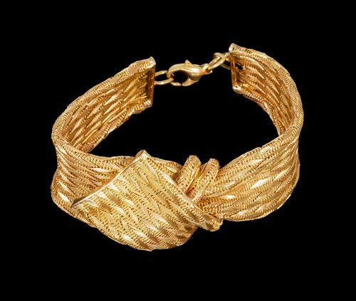 A FRENCH GOLD BRACELET