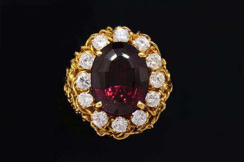 A GARNET AND DIAMOND CLUSTER RING