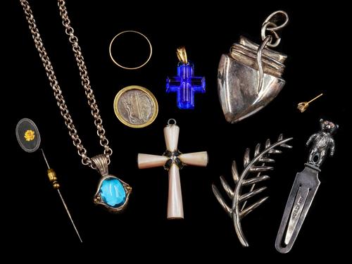 TEN ITEMS OF MOSTLY JEWELLERY (10)