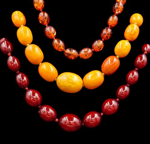 A SINGLE ROW OF AMBER BEADS AND TWO FURTHER BEAD NECKLACES (3)
